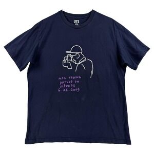 Uniqlo UT Jason Polan Shirt Mens Large Blue Taking Picture Graphic Tee T-Shirt
